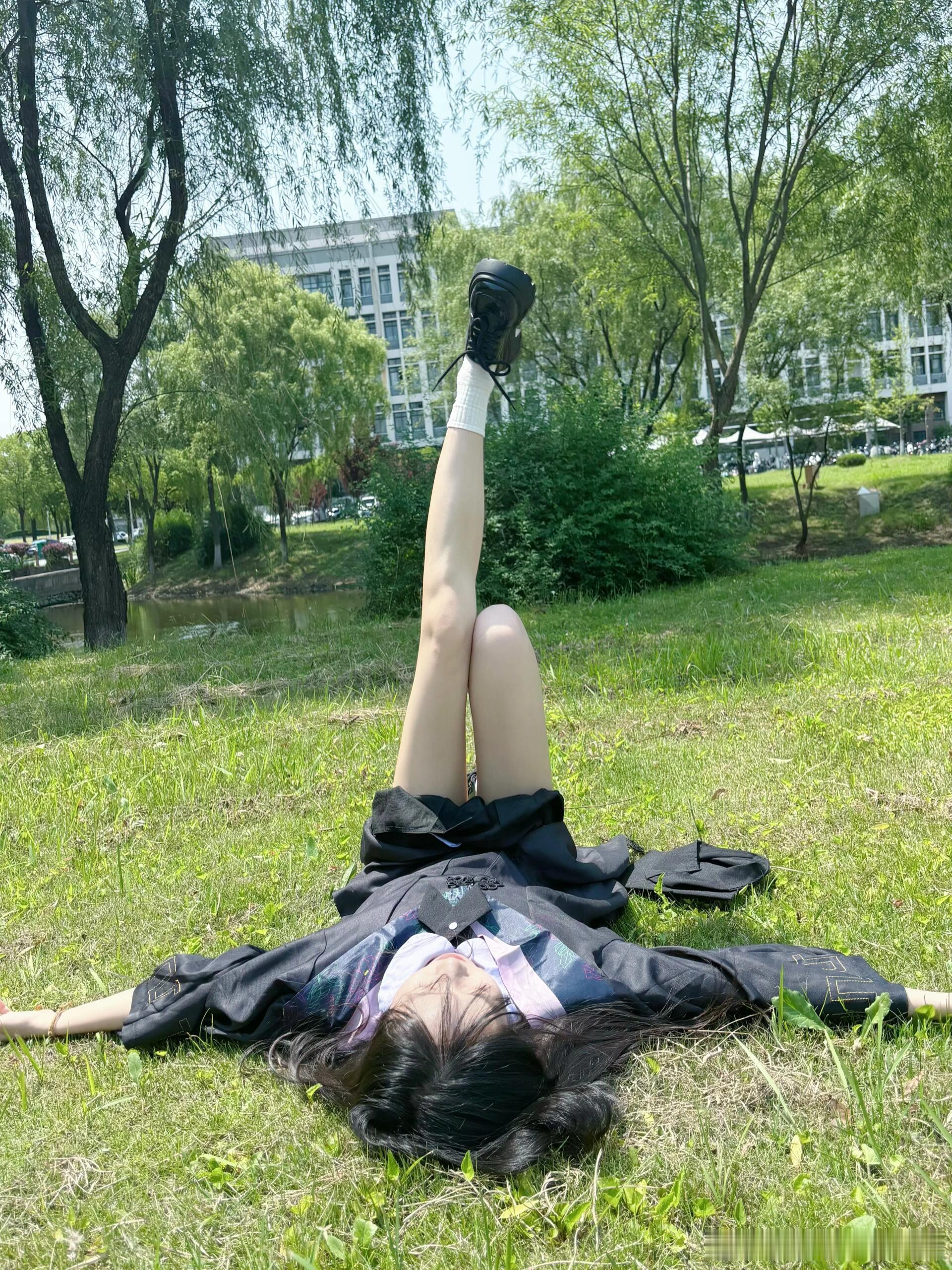 这个姿势很流行呀～ ​​​
