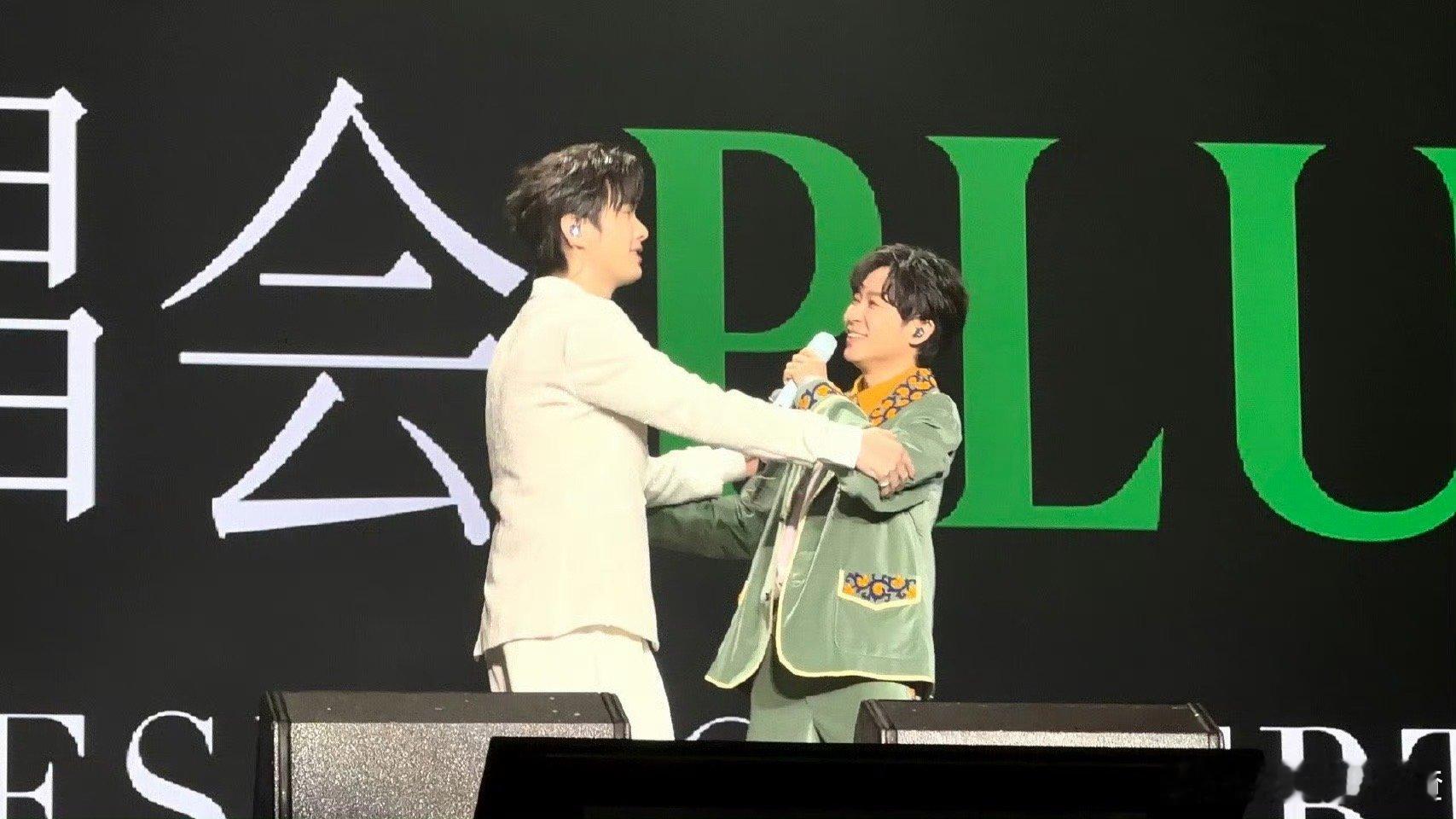 吴青峰发文追星裘德 演唱会隐藏彩蛋太绝了！吴青峰空降现场，迷弟发言暖心又戳人，与