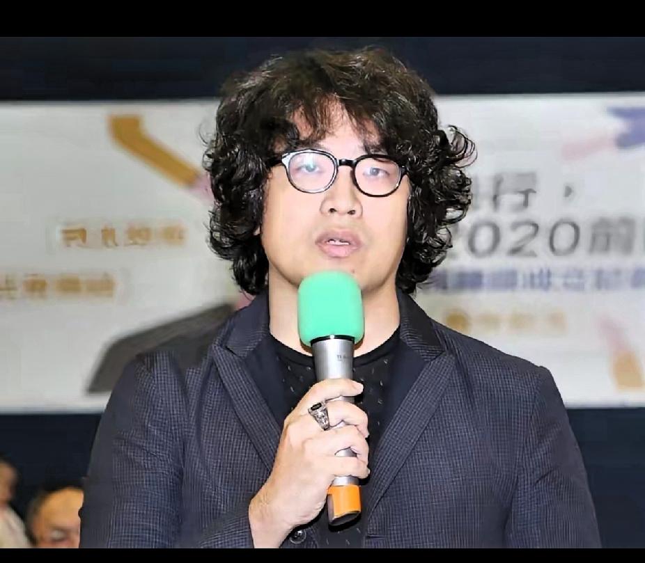 太！太！太给力了，“台独”分子沈伯洋跑到新加坡想搞事情，本来野心勃勃要开两场公开