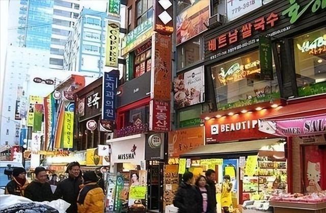 不光韩国人、新加坡人，包括香港和台湾地区的“同胞”，都把讨厌大陆人挂在脸上。在韩