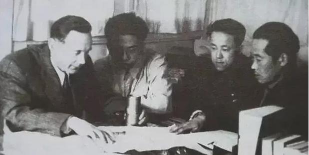 1960年，苏联违反协议，把所有派往中国的科学家都撤回了。

当时实验室里的图纸