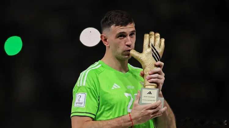 01月24日意大利天空体育报道，国际米兰与阿斯顿维拉的门将达米安-马丁内斯商讨了