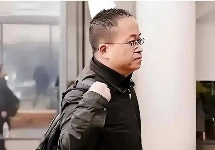 一个被美国用“钓鱼执法”扣了九年的中国芯片专家，前脚刚踏上祖国的土地，后脚就把全