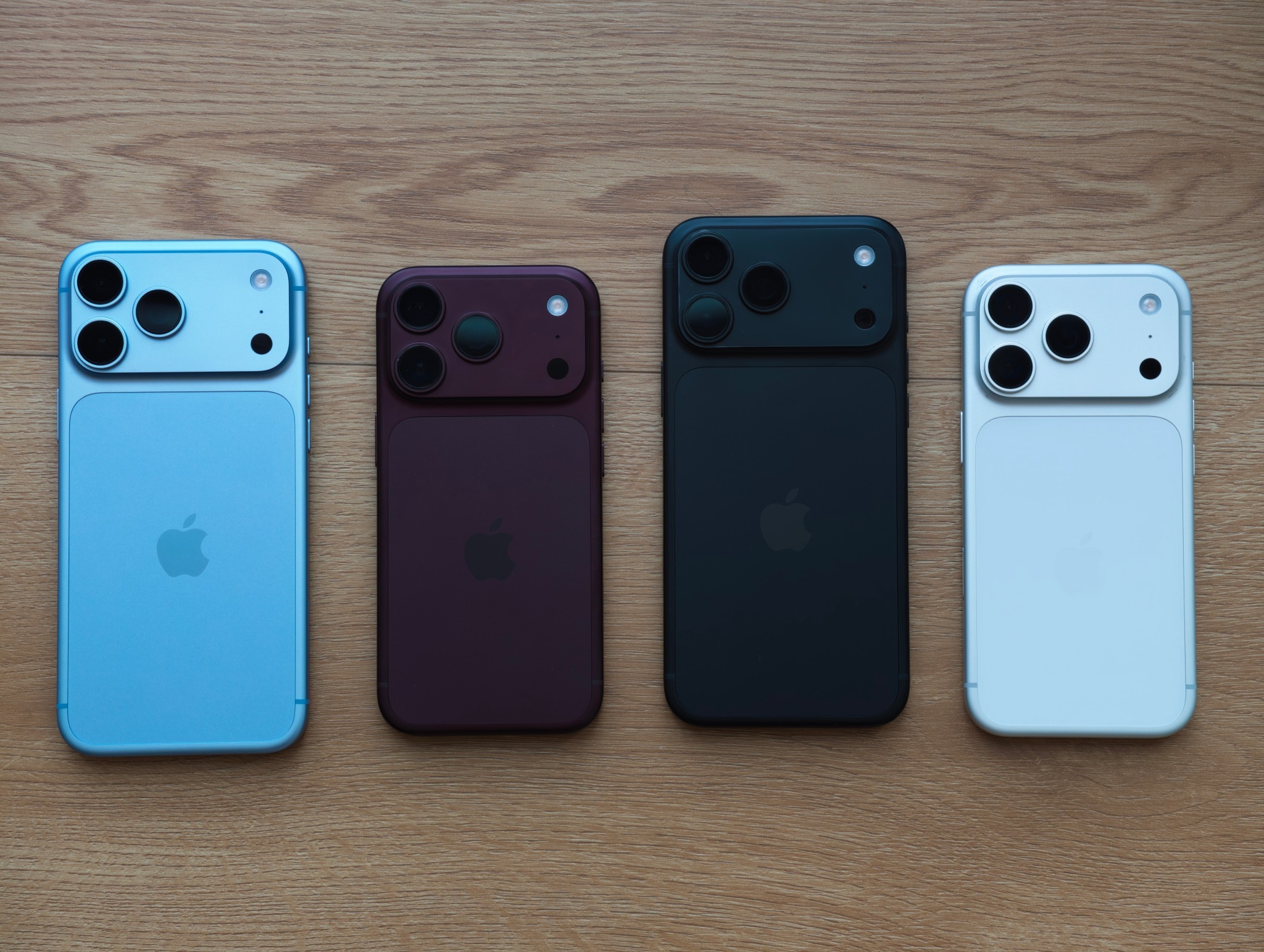 今年iPhone18 Pro我是这么选的颜色蓝色有些塑料感，也可能是远峰蓝太权威