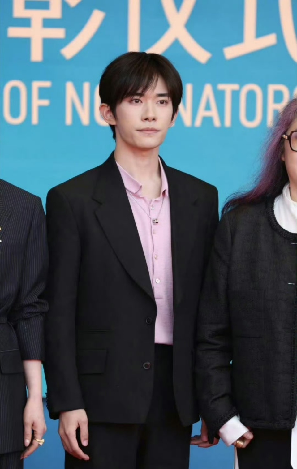 哇撒！！易烊千玺刘昊然今天颁奖同框了耶！！