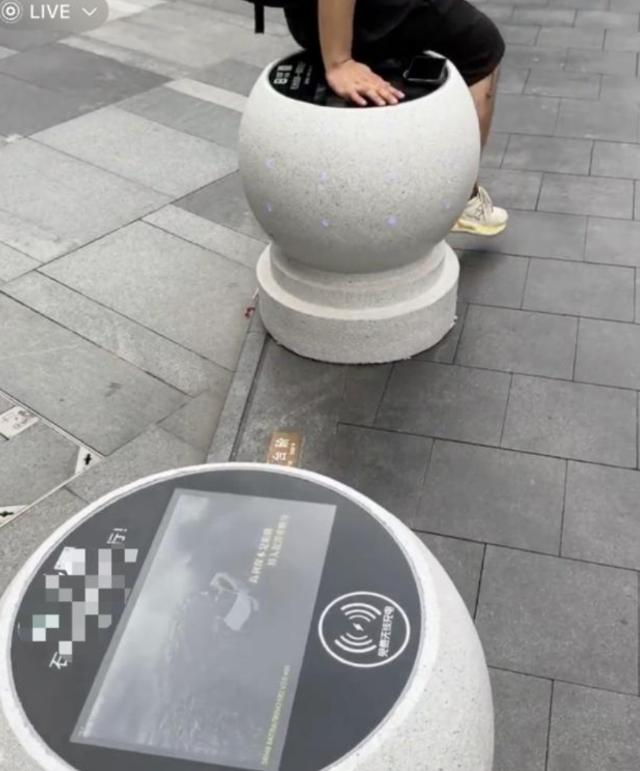 深圳街头现“看片石墩”可休憩、充电、看视频，运营方回应：可远程控制，单价三四千元