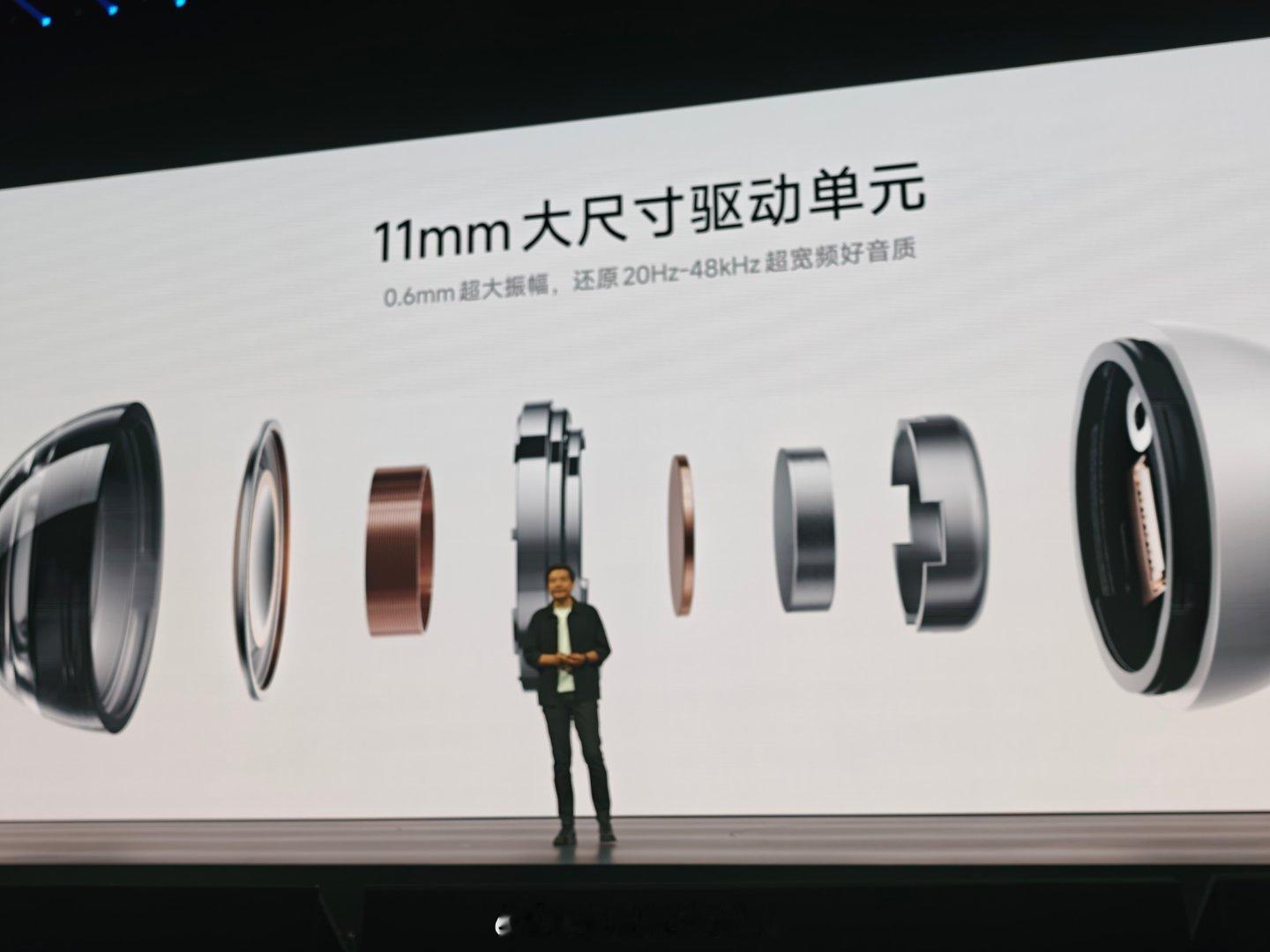 小米首款耳夹式耳机，单耳重量5.5g、续航9小时，内置11mm驱动单元，支持超级