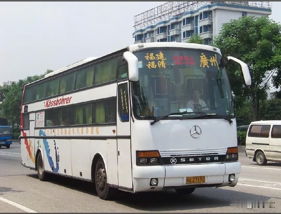 福建福州市福清市曾经的省际长途线路，不知还有多少在跑？
福清—深圳
福清—广州