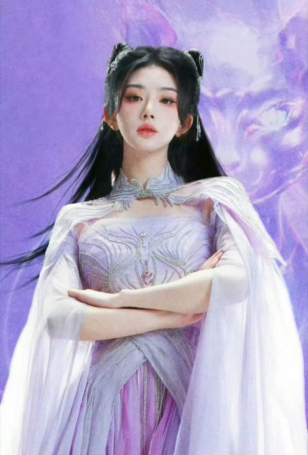 孔雪儿甜妹这次演了一个御姐，参加新的组合出道了。 