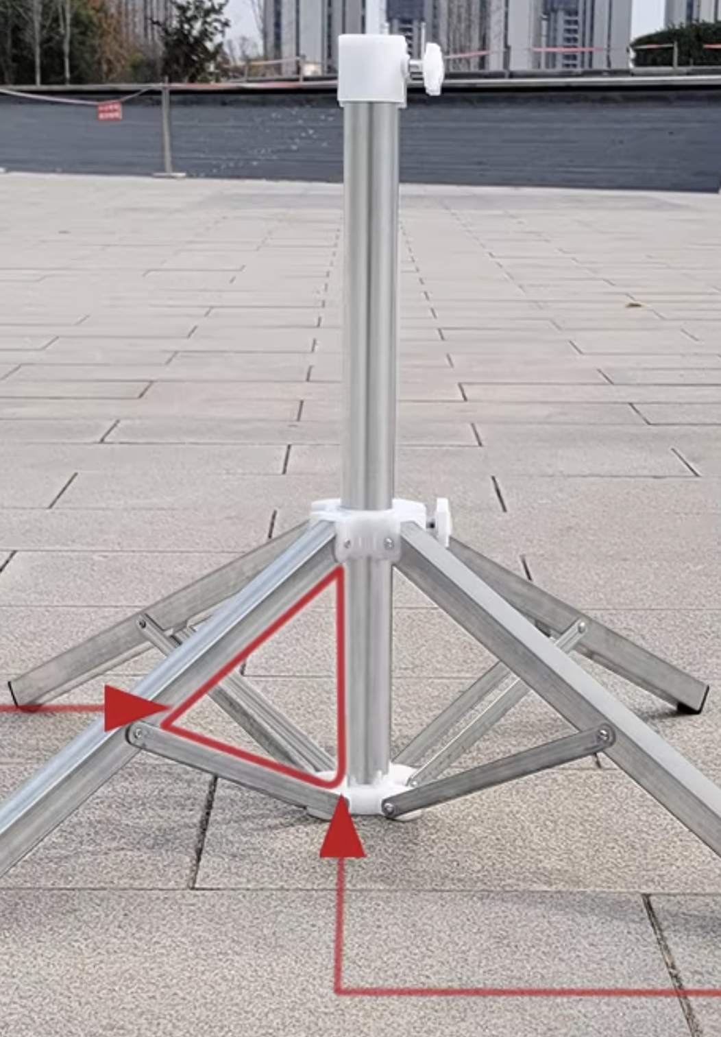 笑死，这不研究理想i8 大桌板户外怎么利用么，我用了半天 Ai 研究了各种 DI