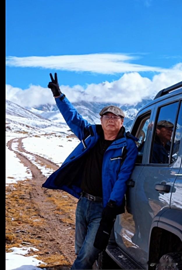 《观山悟怀》

文/范圣嘉
 
登峰始见层峦秀，
极目遥看岭叠连。
此岳犹思他山