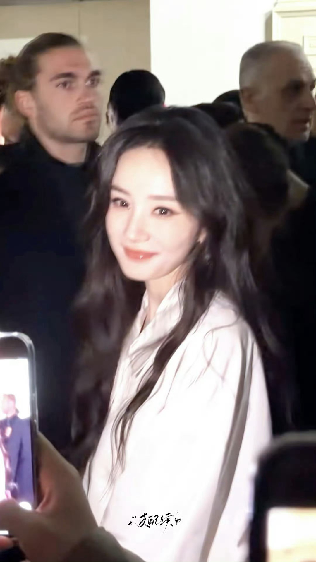 好温柔的杨幂～状态贼好，时装周原图直出都这么美！