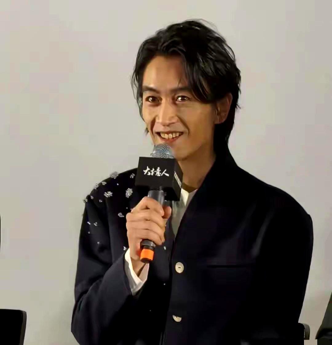 听说陈妍希和陈晓的新
 

陈晓离婚后状态差，脸颊凹陷显老，陈妍希状态好还演姐弟