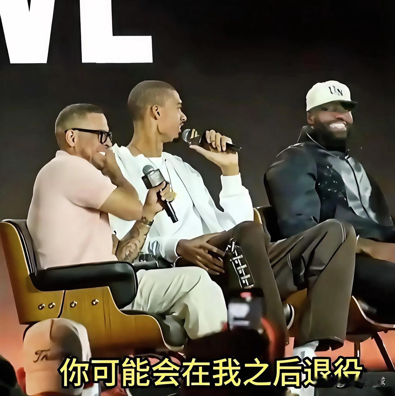文班亚马情商真高！
逗得詹姆斯捧腹大笑，

文班从少林寺回国后，同勒布朗、布雷迪