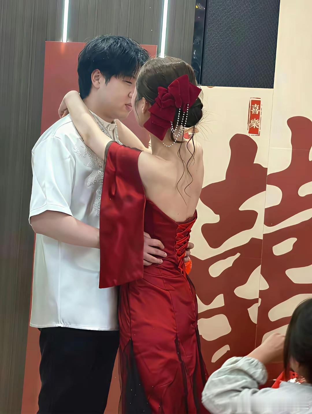 不懂就问，订完婚可以同居了没有？ 