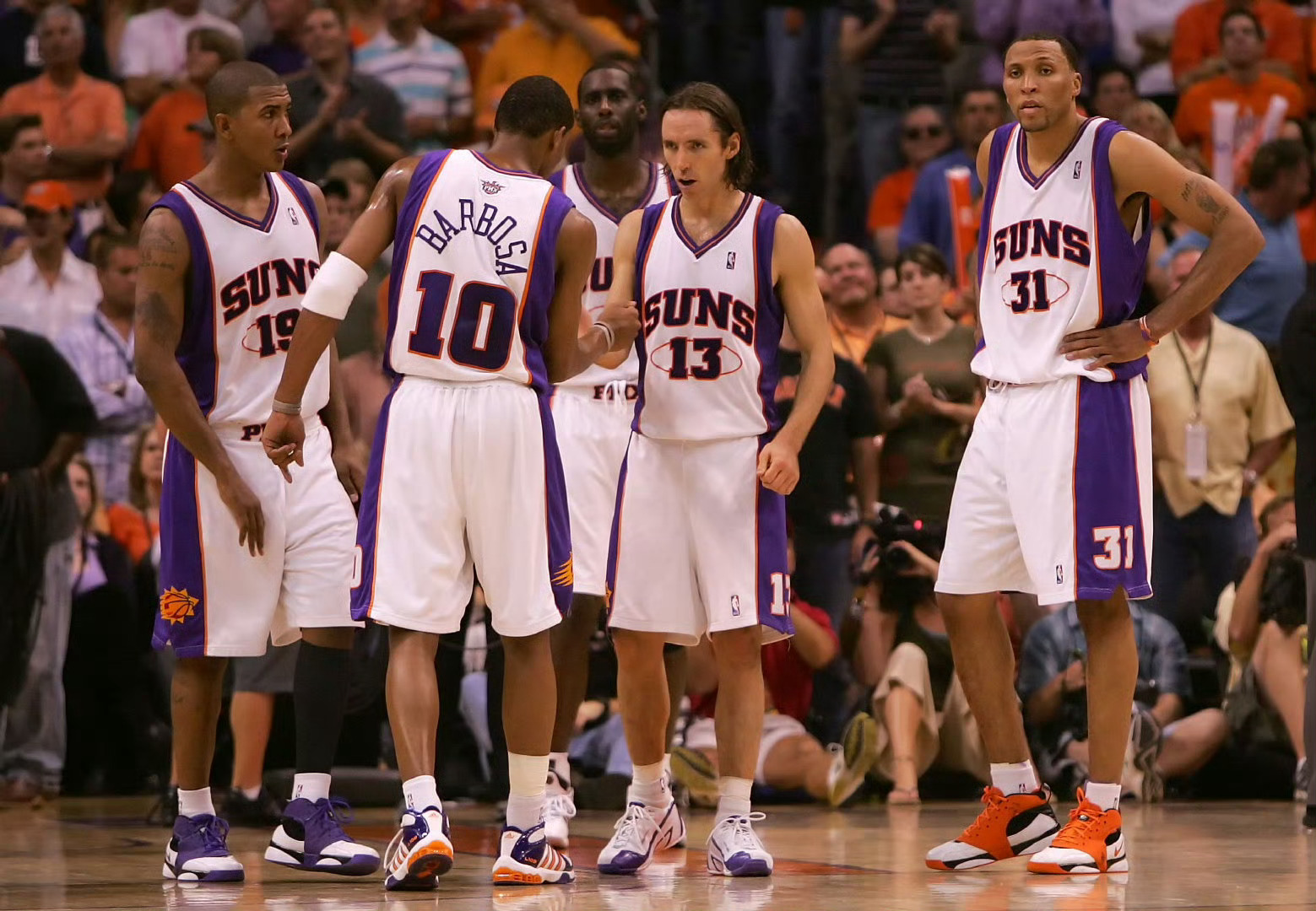 偶像，52岁生日快乐是你让我爱上了篮球，也是你让我彻底爱上这支球队22年之久。本