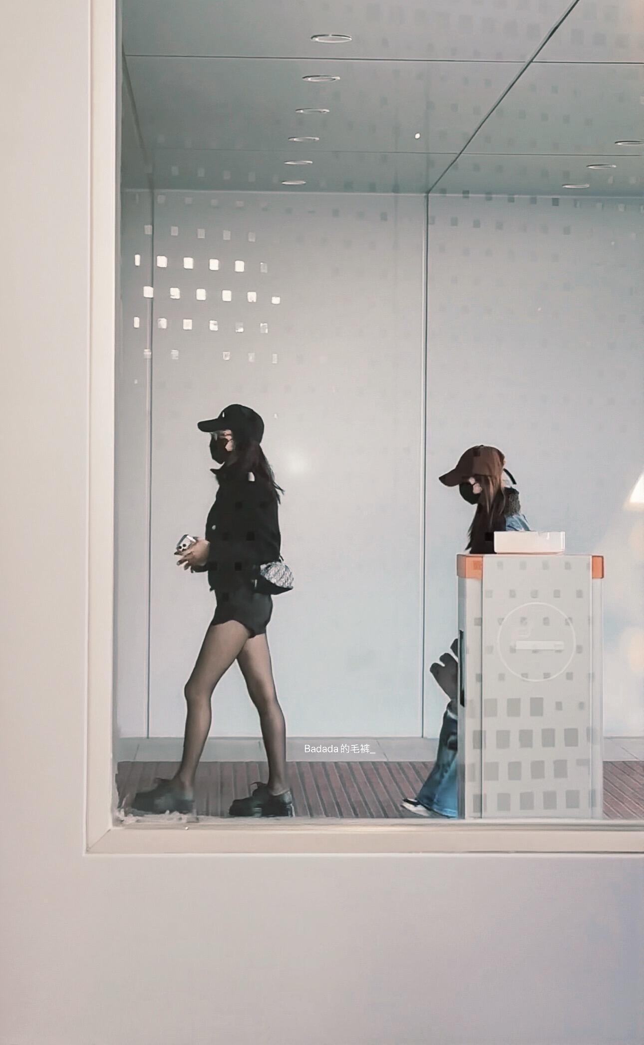 姐姐腿冷不冷我给姐姐暖暖😍 