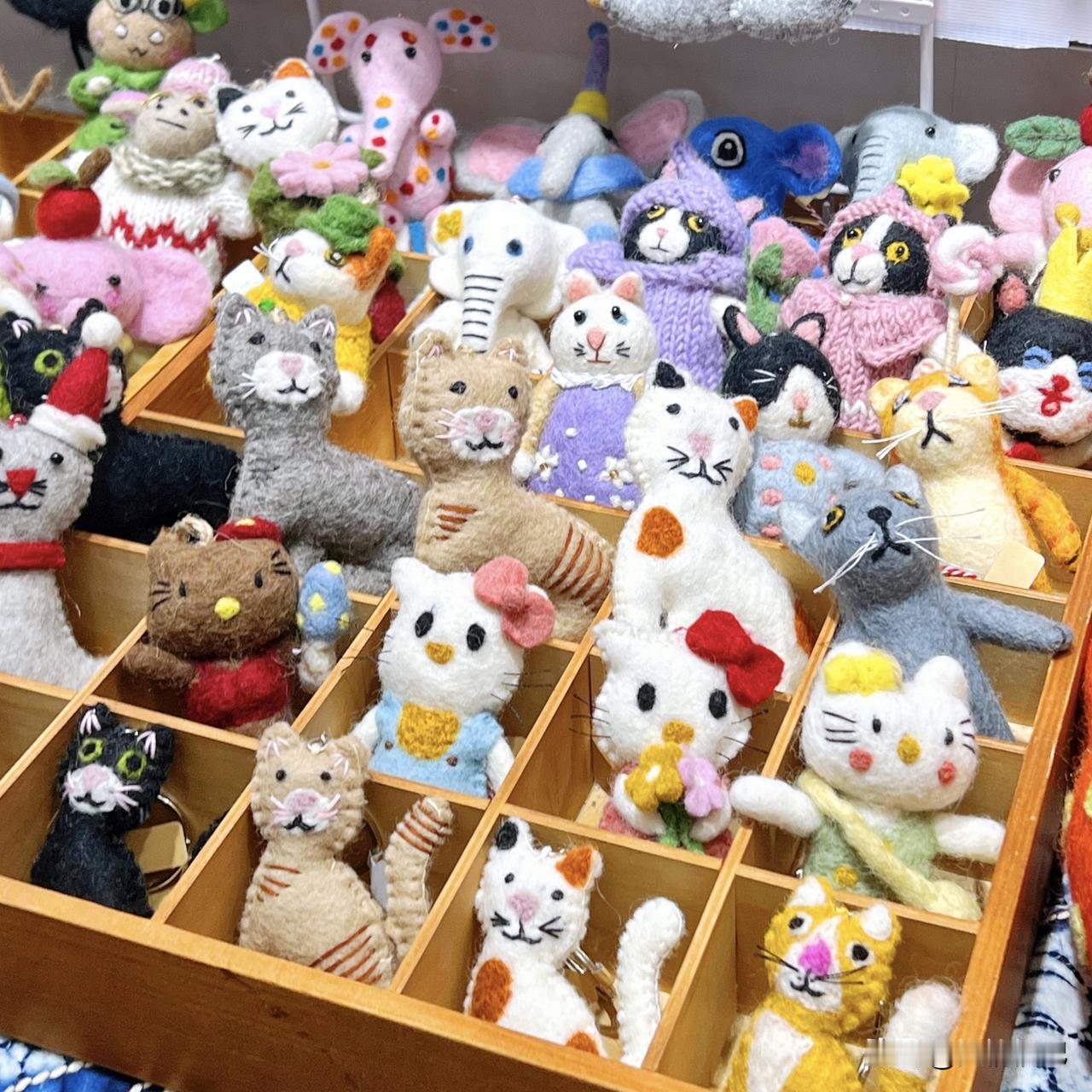 快乐并非遥不可及的奢侈品，而是我们每日不可或缺的日用品。

懂得知足的人，往往能