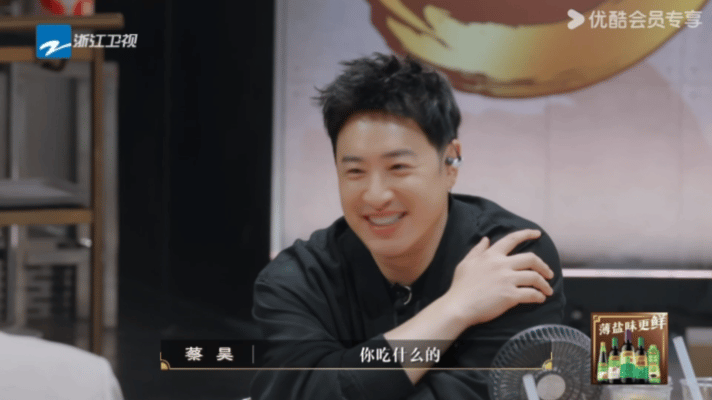 潘玮柏说我是人不是饭桶百厨大战名场面来了，刘涛张艺凡不停投喂，潘玮柏一边狂炫美食