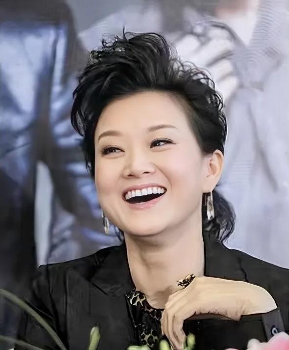 面相真的骗不了人。不信你看宋祖英。年轻时倾国倾城，虽然现在上了年纪，但是依然端庄