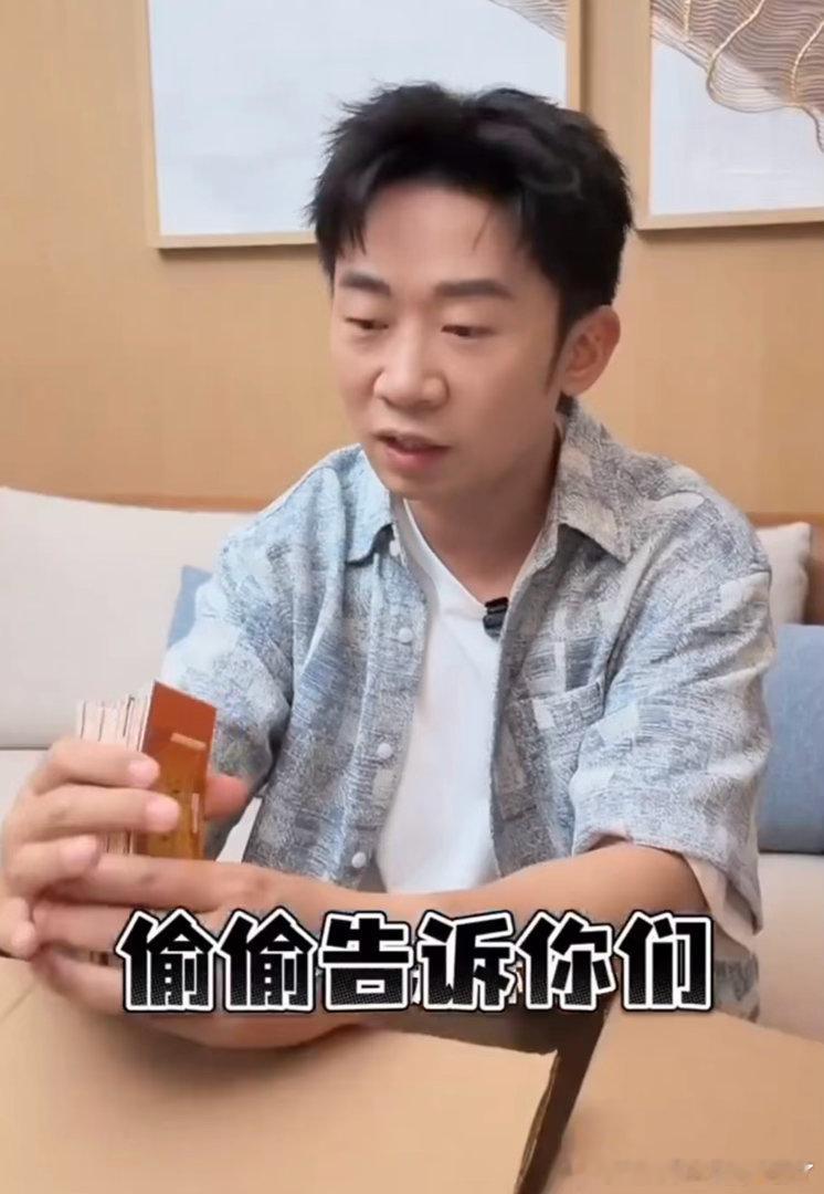 杨迪说自己第一次因为孩子气拿奖状 太有反差感！杨迪靠孩子气收获奖状，随性鲜活的模