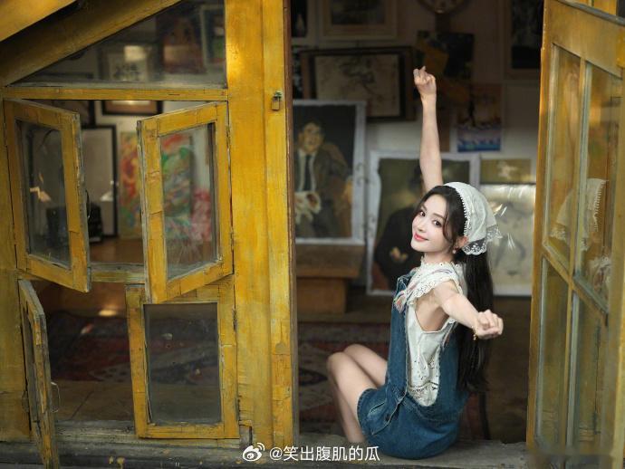 古力娜扎你穿的什么雷霆拖鞋  古力娜扎你的拖鞋配不上你的脸救命！上一秒油画少女，