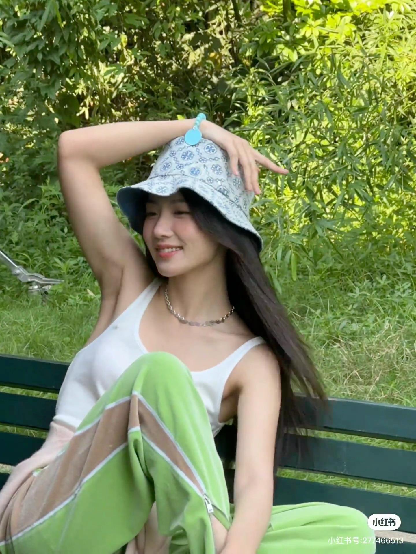 卢昱晓   🌷卢昱晓轧戏🌷卢昱晓胡羞“你是春日的入场券，盛夏的晚晴天，是初遇