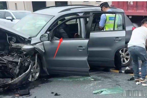 撞的这么惨烈？ 
