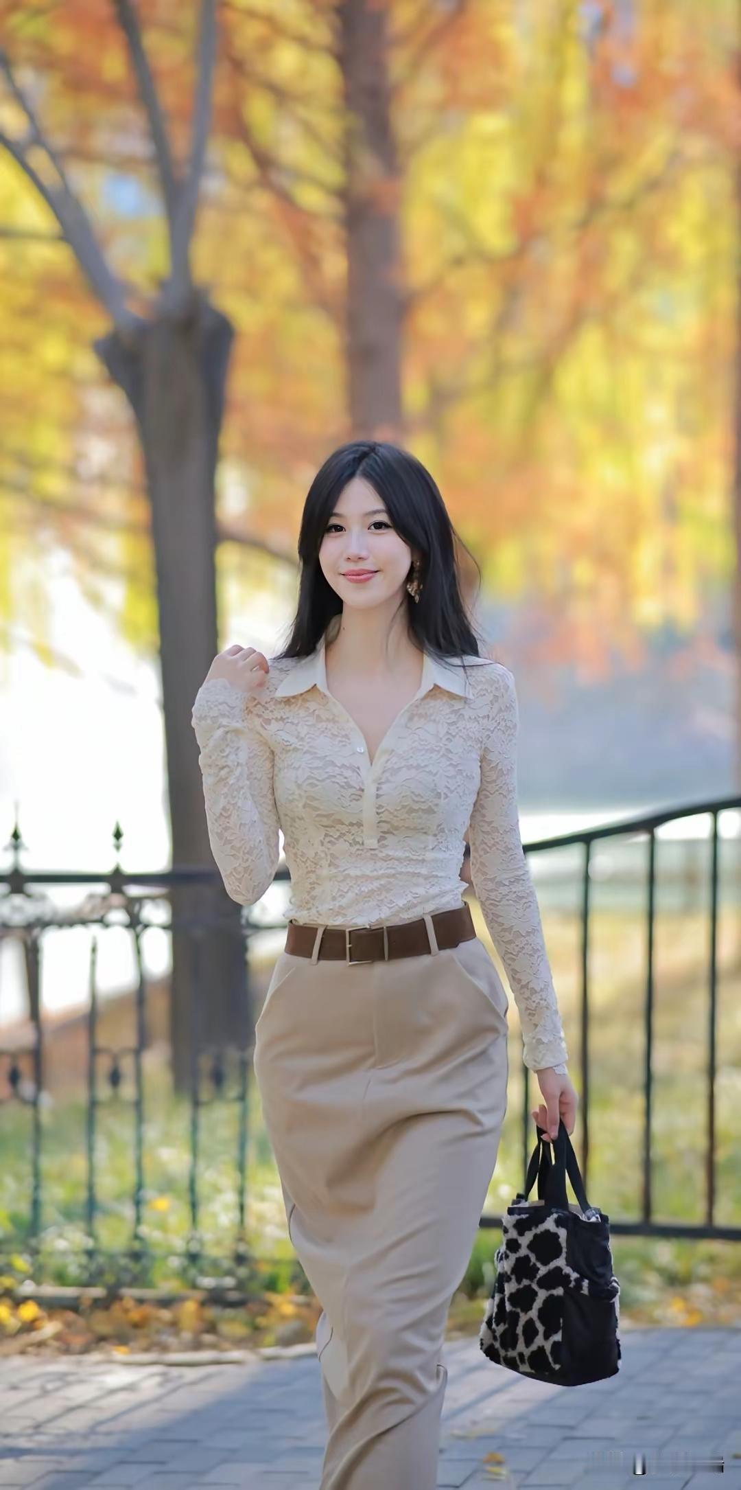 大冰在《保重》小蓝书中说，没有背景的人，务必记住九字真言:走暗路，耕瘦田，进窄门