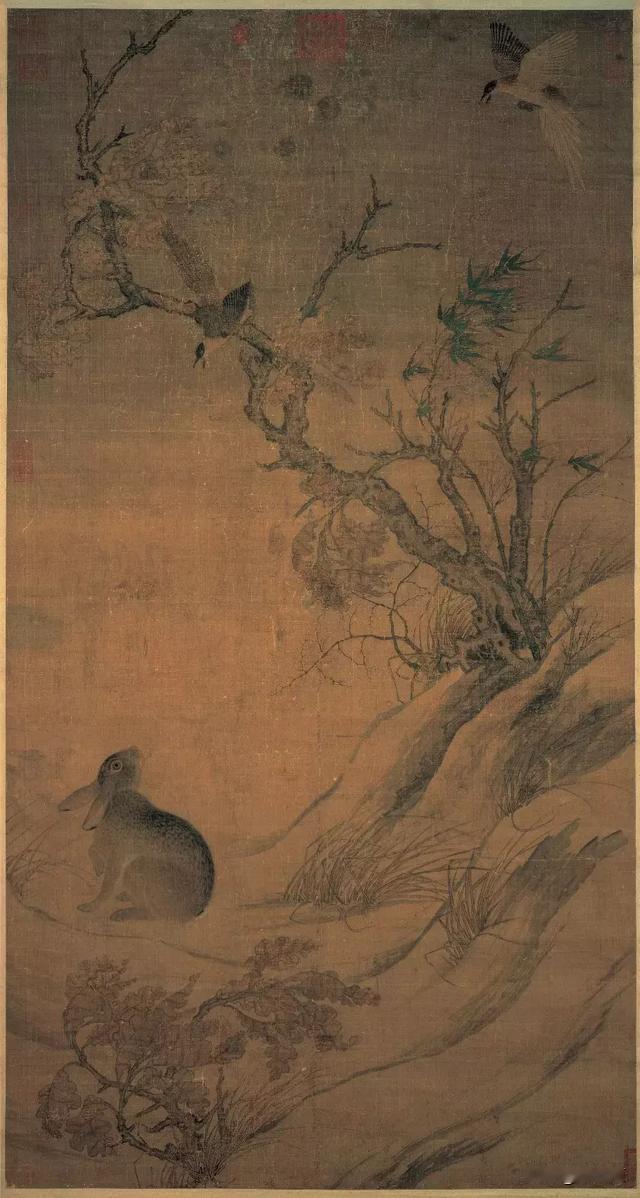 [微笑]1962年，一专家拿着放大镜，观察着一幅无名氏画的画，随即他发现了画旁边