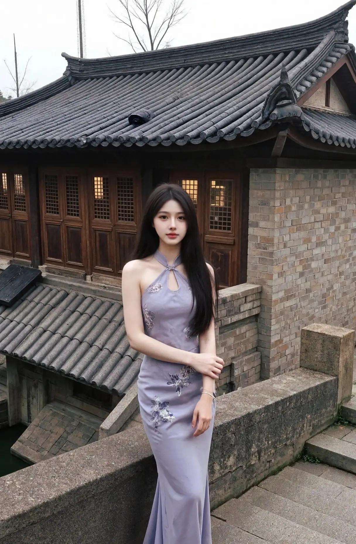 烟紫旗袍映古宅，一颦一笑都是江南的诗意～
旗袍古典身韵 江南美女旗袍 江南旗袍照