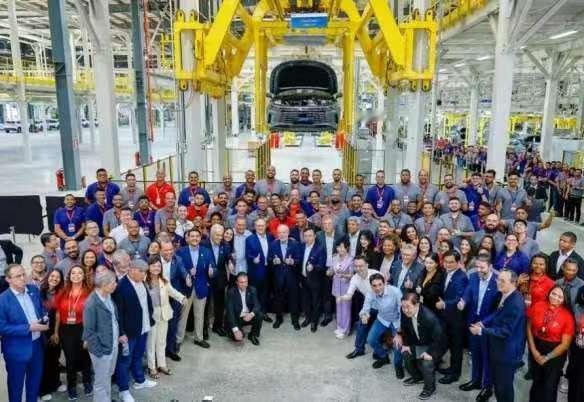 比亚迪第1400万辆新能源车在巴西工厂下线，巴西总统卢拉成为车主！

2025年