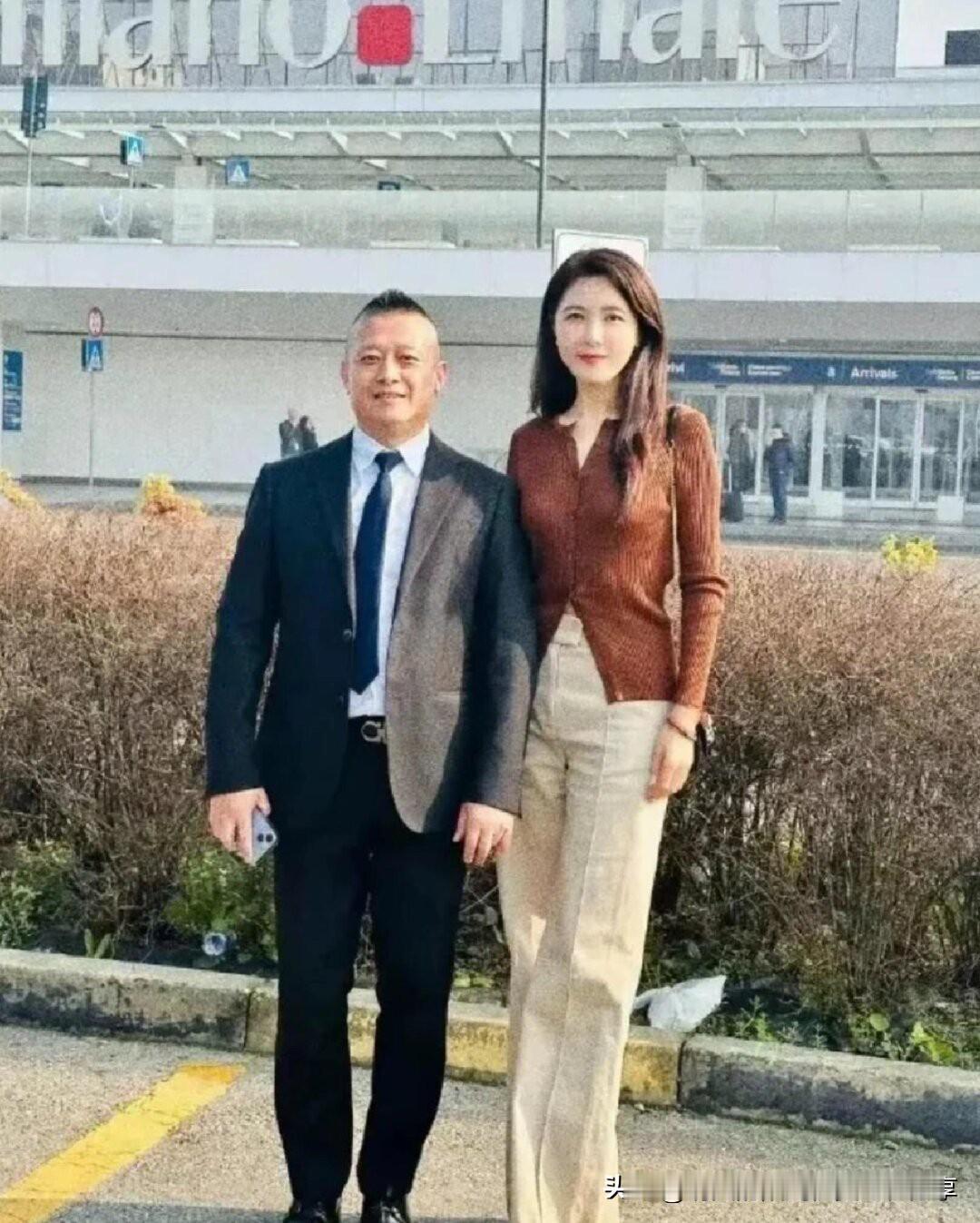 很多人get不到曾黎的美，觉得就她还校花，还中戏200年一出的美女，看这张照片就