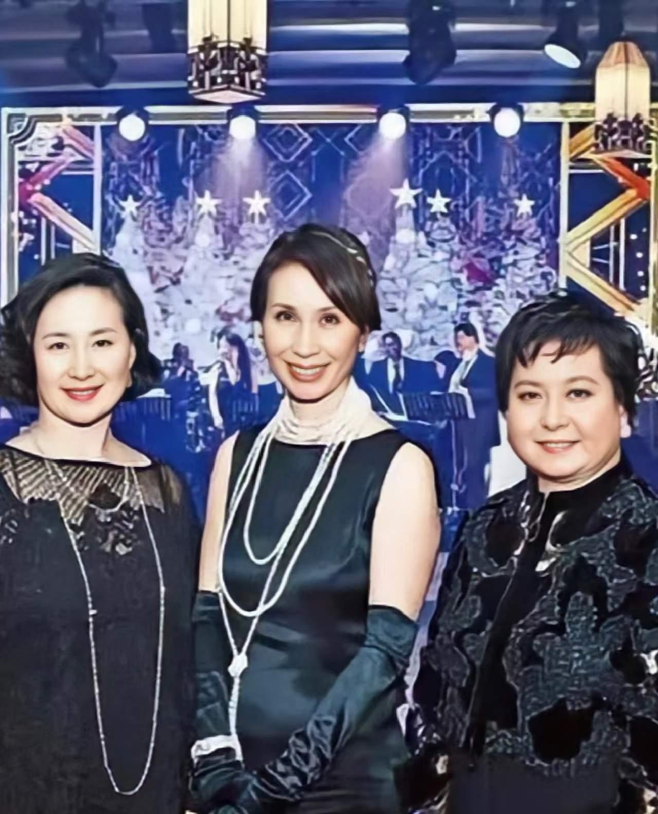 富人家子女去世都要这样大张旗鼓吗？

今天，头条给我推了几次何超蕸去世的新闻！说