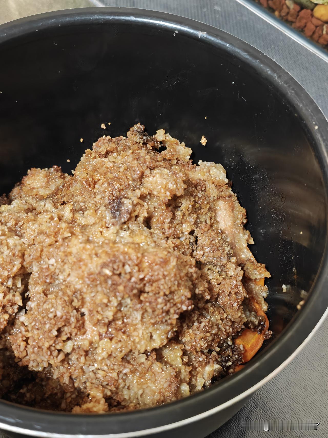 今天做了个粉蒸排骨，凉拌黄瓜、凉拌西红柿！有点偷懒了，两个凉拌菜…