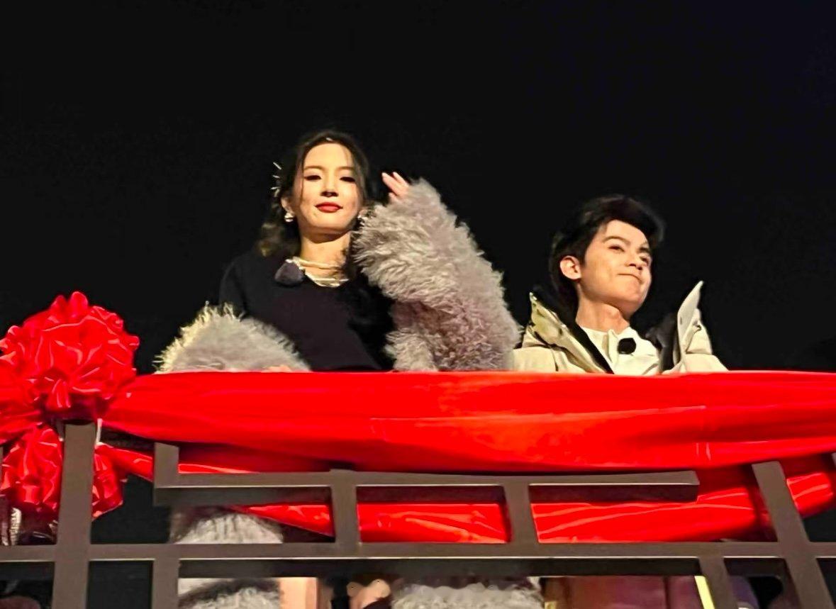 五福临门烟花宴好浪漫  电视剧五福临门 《五福临门》剧宣中的烟花秀，浪漫得让人心