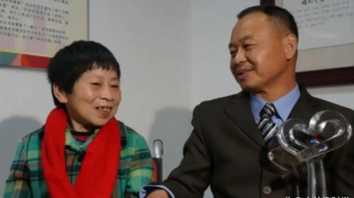 1988年，湖南21岁女孩为护老板身中9刀瘫痪在床。老板一家消失得无影无踪，一个