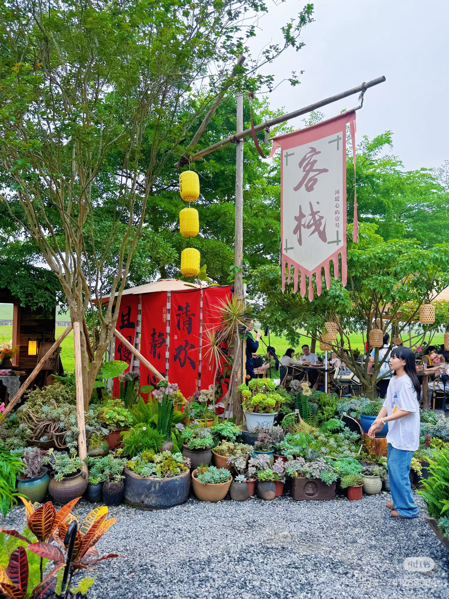 作者：罗伯特·瓦尔泽出处：《散步》靠着一步一步地散步，我得以重获更平静、更自由的