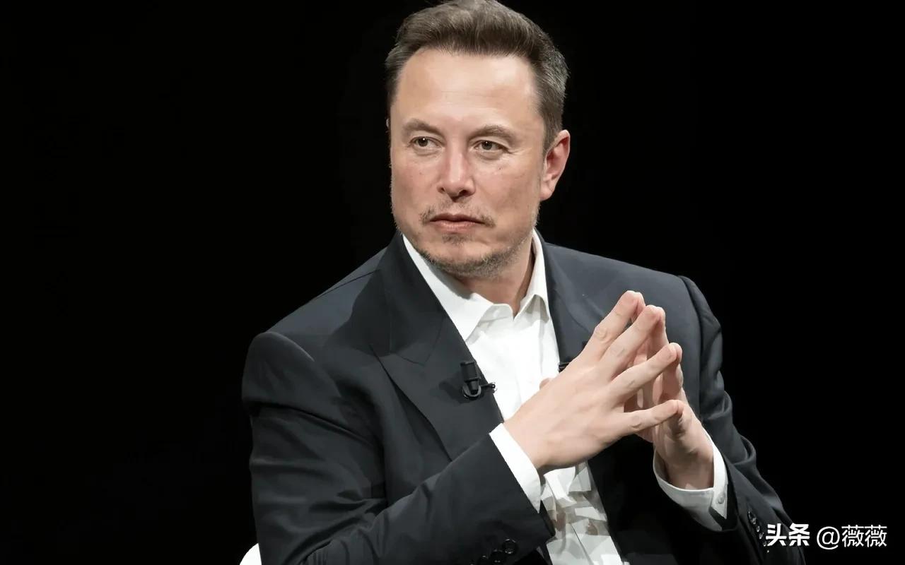 马斯克把话挑明了。他给全人类的饭碗，划了三条线。
第一条线，就在2026年底。到
