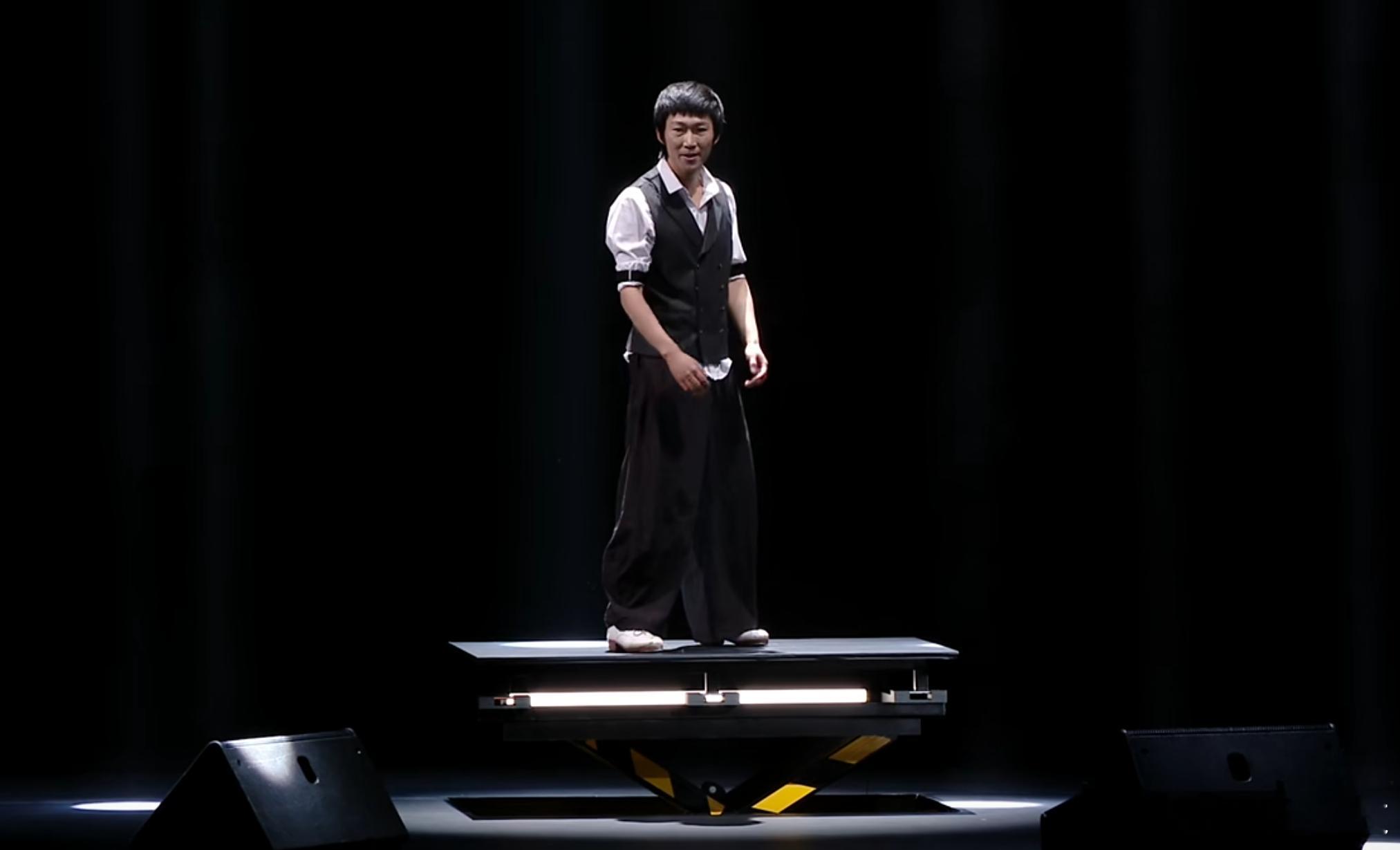 荣耀Magic8 Pro Air真的能塞啊，5500mAh青海湖电池！舞者踩着手