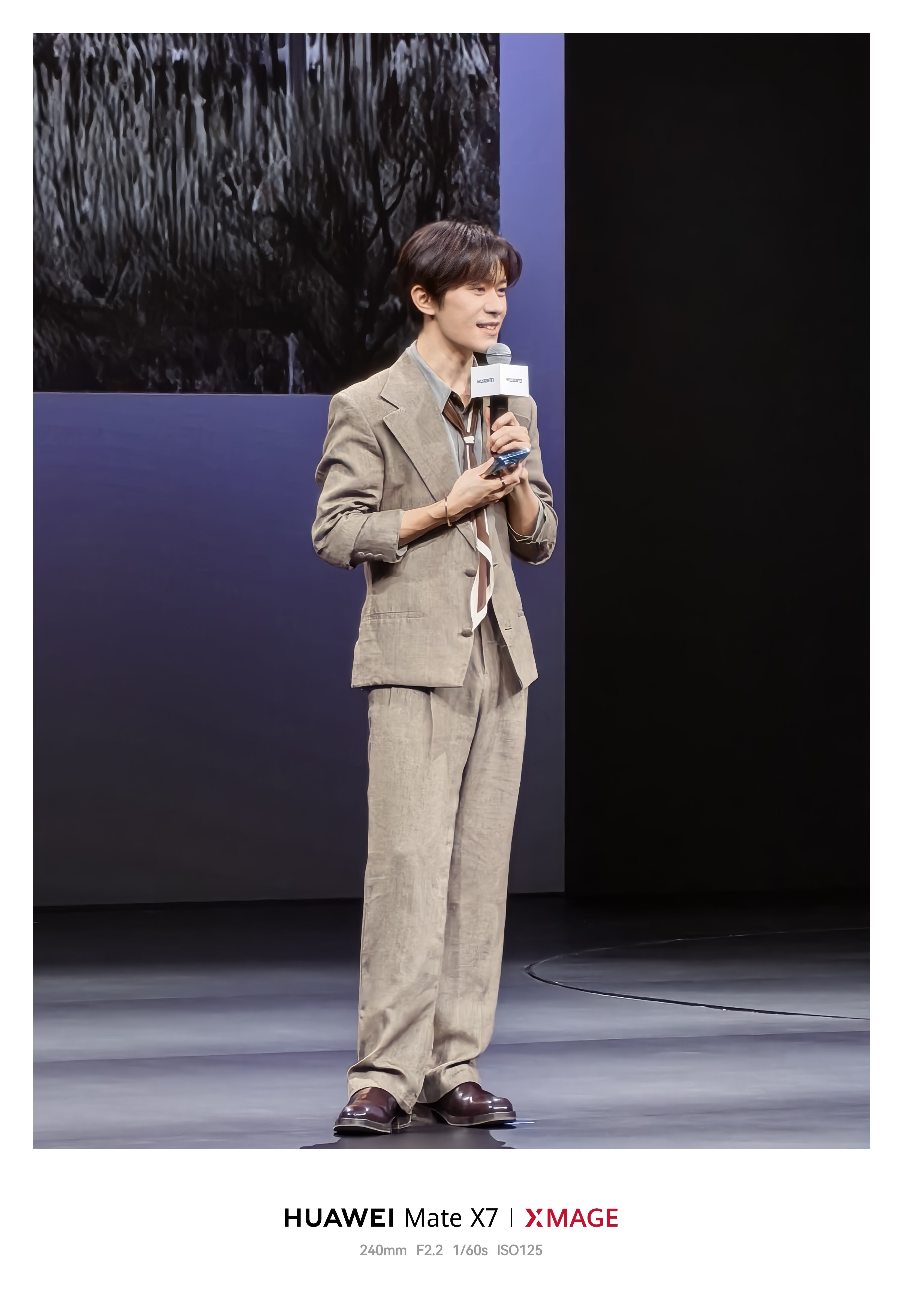 发几张易烊千玺吧华为发布会 易烊千玺