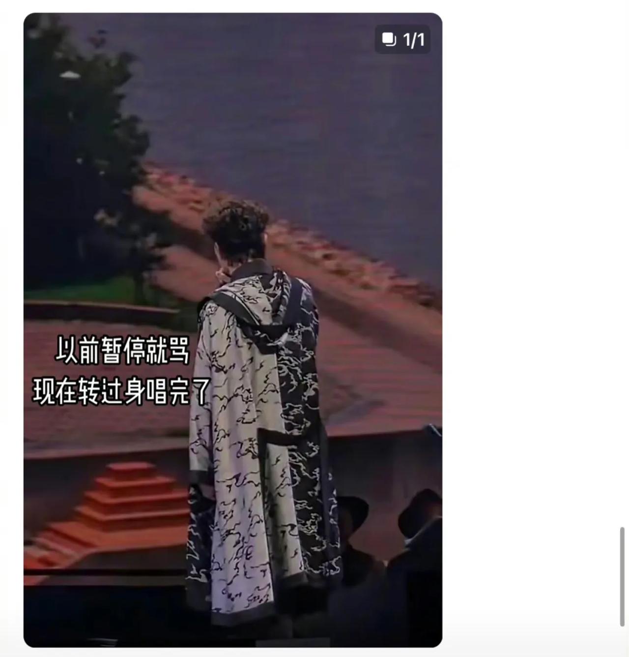 陈奕迅近日到南京举行巡迴演唱会，有指会场内有观众在他演唱时大举中指，甚至要求他唱