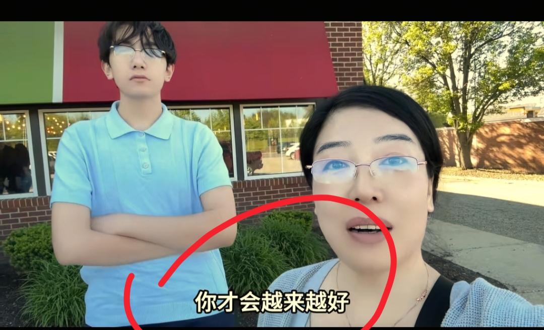 现在全网最糟心的女人就是安娴了吧！
不是因为带货翻车，也不是因为来回搬家
而是因