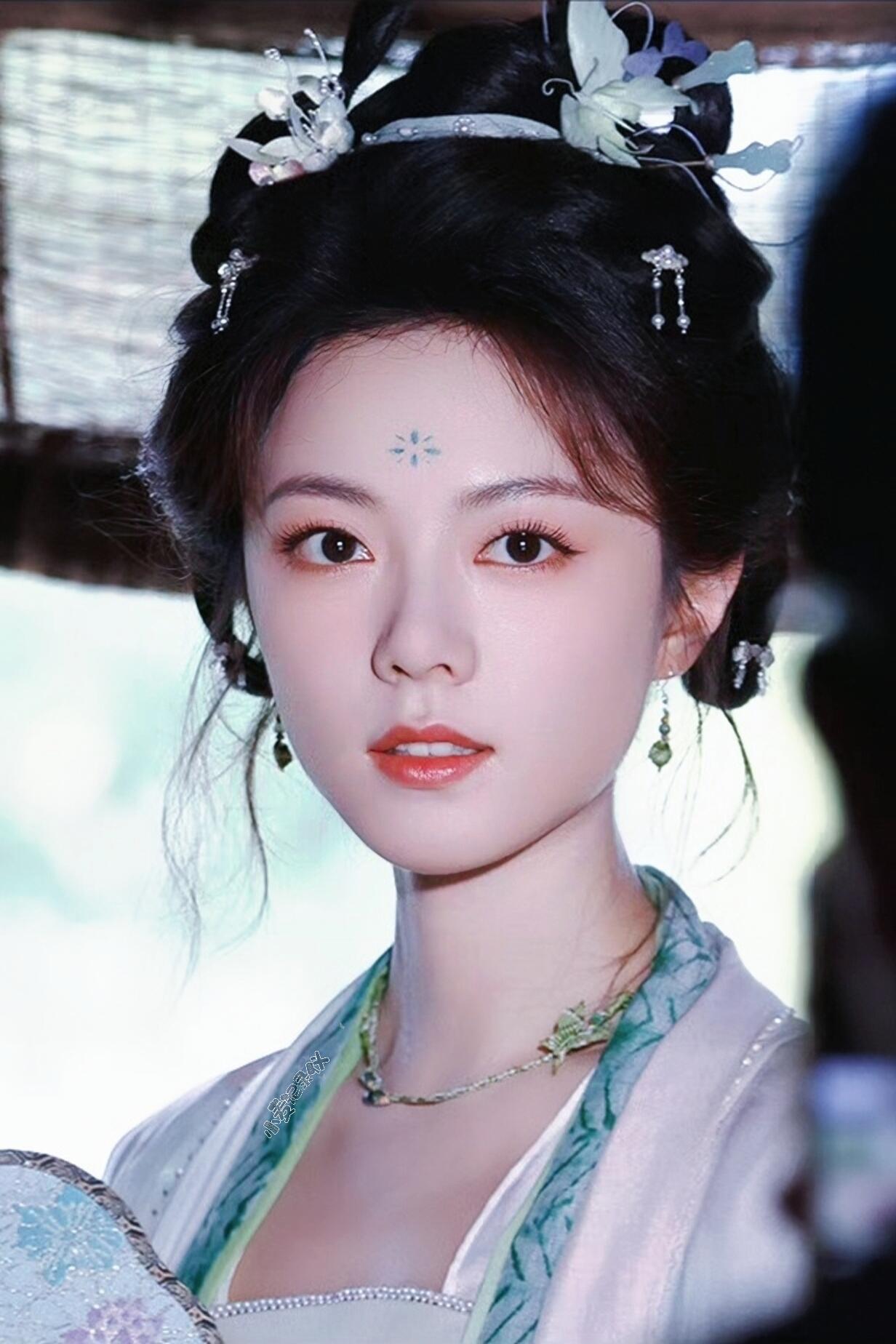 赵今麦从江南水墨画走出来赵今麦古偶少女感谁被这组国风造型狠狠惊艳到了！素雅妆造搭