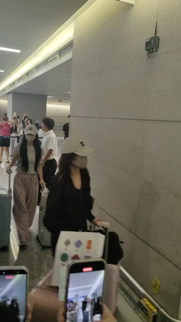 我鼻上海到达 又有人把闺蜜认成鼻了