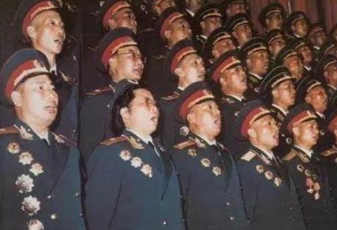 1955年春天，湖南浏阳一个偏僻的小山村炸了锅，说是出了个女将军，穿军装、坐军车