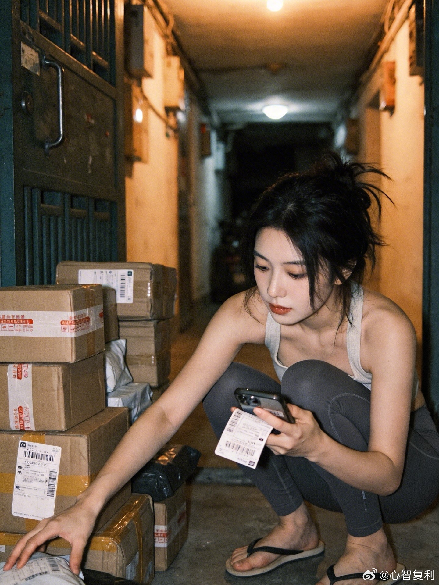 “脱下长衫 才发现有多爽”这句话最近刷屏了。但我想说——它根本不是躺平宣言，而是