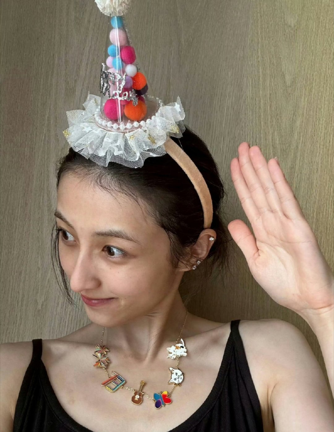 张子枫瘦成李维嘉了瘦了好多，为了角色这么拼，妹妹真的敬业。但看到脸颊都凹陷了，还