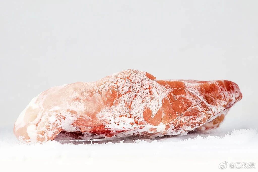 厨房里不做七件事昨天一个朋友说，她家小朋友把板栗放进微波炉加热，结果“爆炸”了，