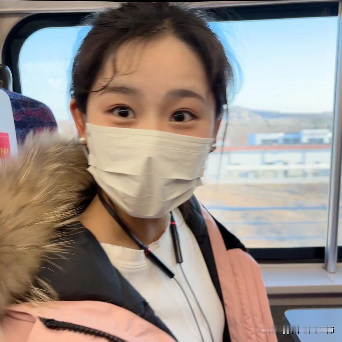 震惊！！23岁才第一次坐高铁不懂！全程问人！
小县城长大没有地铁高铁，我没出过省